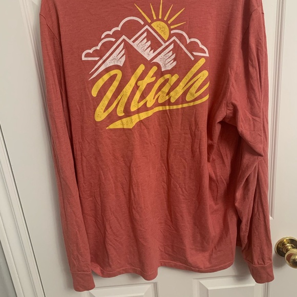 Long sleeve t-shirt to fit XL. It is in excellent condition - Picture 2 of 4